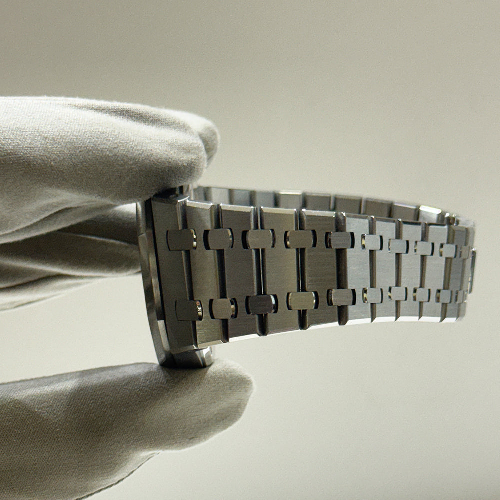 Audemars Piguet Royal Oak Selfwinding 41mm 15500ST.OO.1220ST.04 – Silver Dial