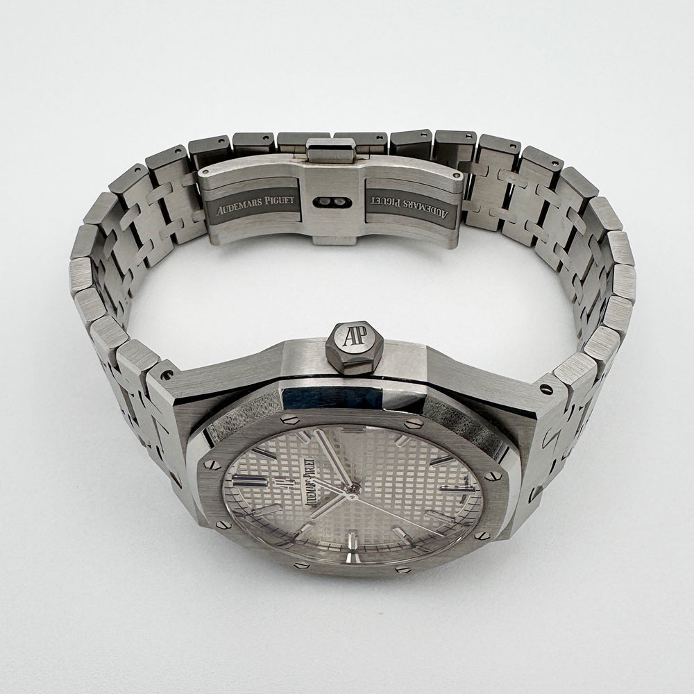 Audemars Piguet Royal Oak Selfwinding 41mm 15500ST.OO.1220ST.04 – Silver Dial