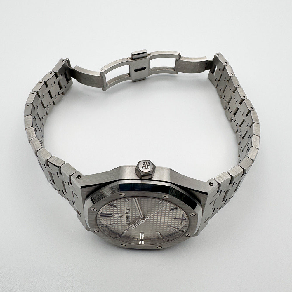 Audemars Piguet Royal Oak Selfwinding 41mm 15500ST.OO.1220ST.04 – Silver Dial